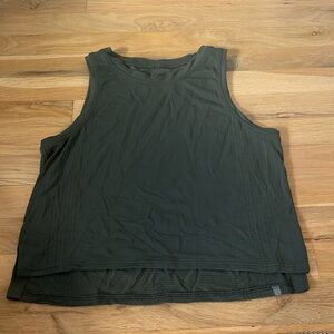 Lululemon train to be tank size 4